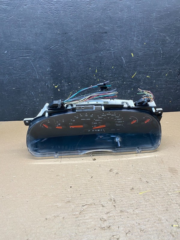 2006 Ford E350 Gauge Speedometer Cluster OEM S6701 DG