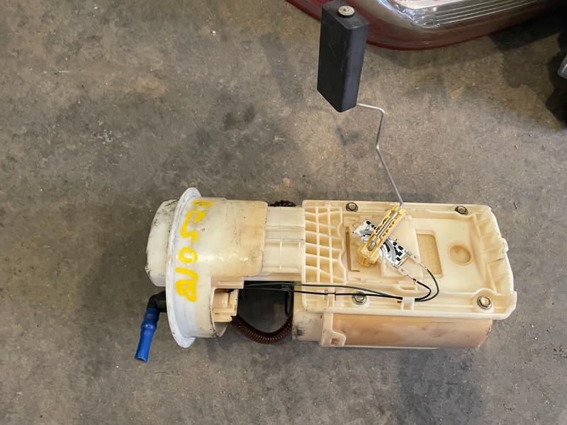 02-05 VOLKSWAGEN JETTA GLI & 06-10 BEETLE FUEL PUMP ASSEMBLY