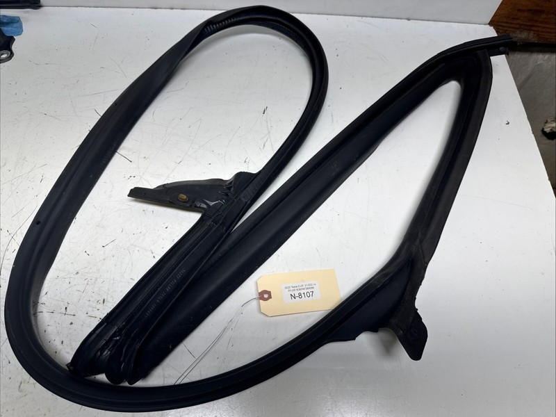 17-23 TESLA MODEL 3 REAR RIGHT DOOR SEAL RUBBER WEATHERSTRIP STRIP OEM 8107 S2