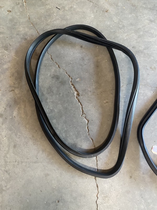 2019 Kia Sorento L Front Left Door Seal OEM