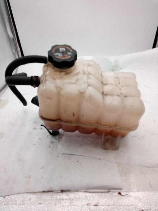 Used Engine Coolant Reservoir fits: 2001 Gmc Yukon xl 1500Grade B