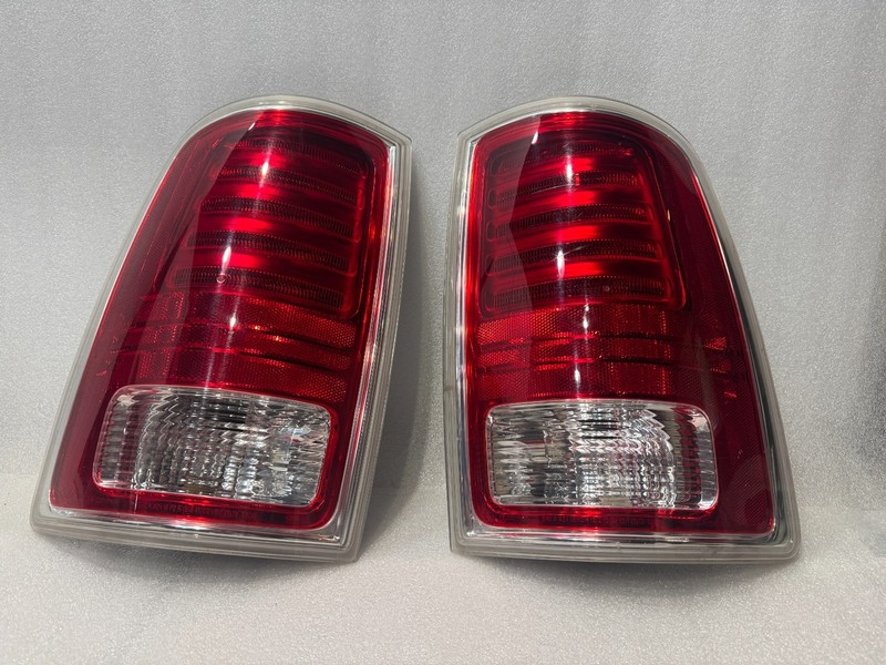 17 DODGE RAM 2500 TAIL LIGHT TAIL LAMP LEFT & RIGHT LED CHROME TRIM