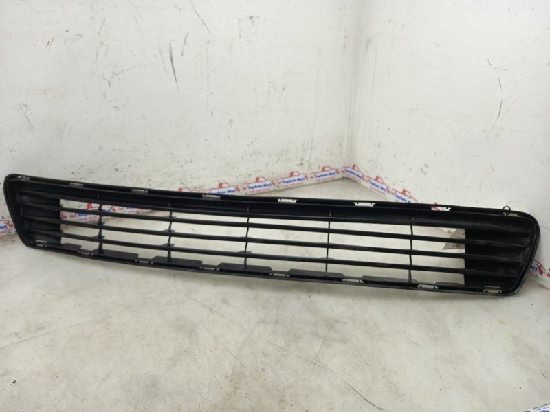 12 13 14 TOYOTA CAMRY LE HYBRID LOWER CENTER GRILLE