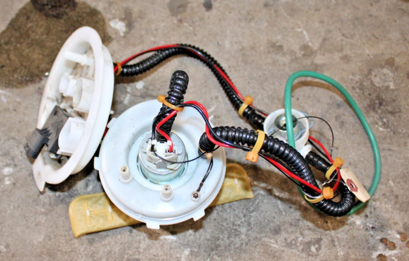 13 14 15 BMW F06 650i 640i Gas Tank Fuel Pump Sending Unit