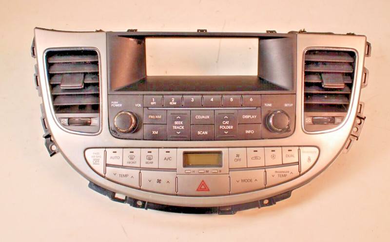 2009-2014 HYUNDAI GENESIS Temp Climate Control with Radio Controls trim bezel