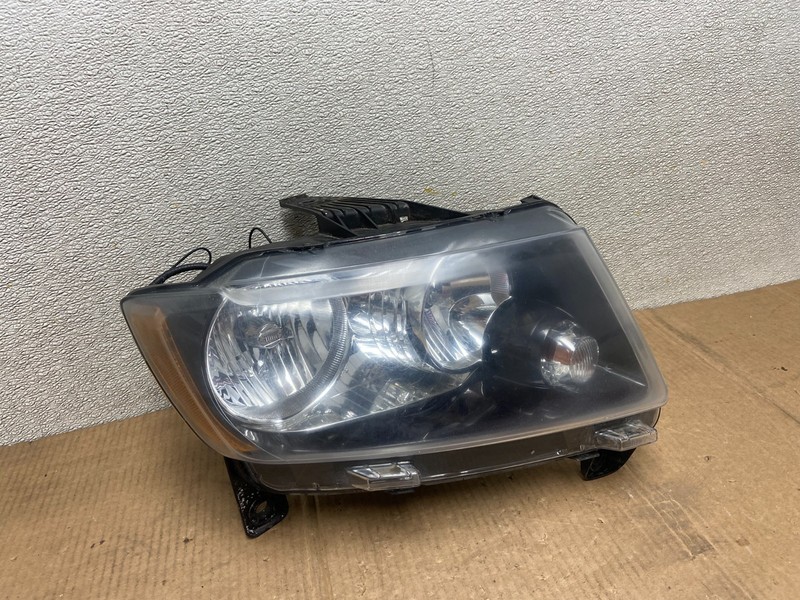 2011-2013 Jeep Grand Cherokee Right Passenger Halogen Headlight AA6230 DW