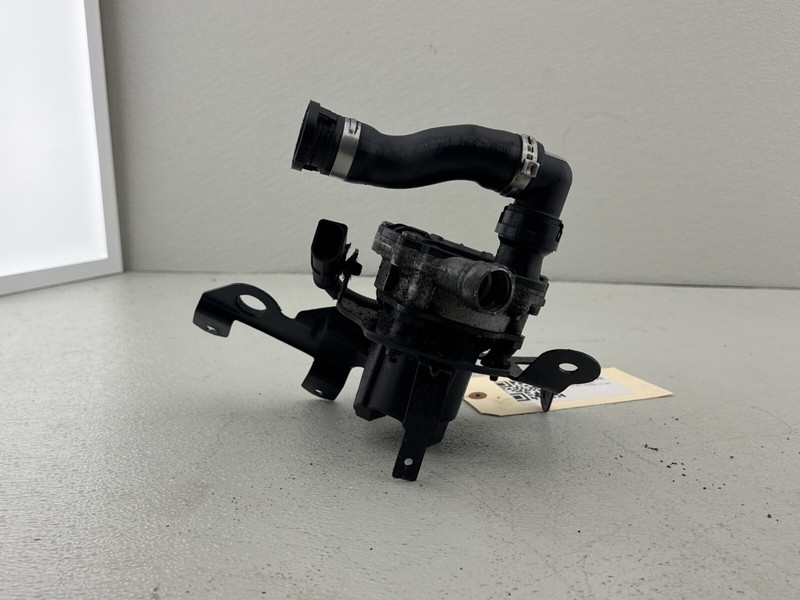 2015 - 2018 Audi A8 4.0 TFSI Engine Auxiliary Water Coolant Pump 8K0965567B OEM