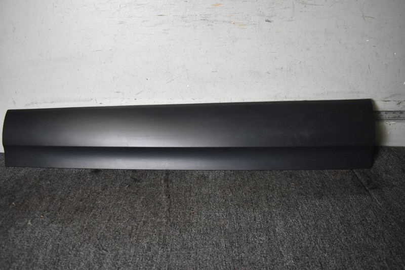 2016-2021 LAND ROVER DISCOVERY L462 FRONT DOOR MOLDING COVER RIGHT HY32-21064-AE