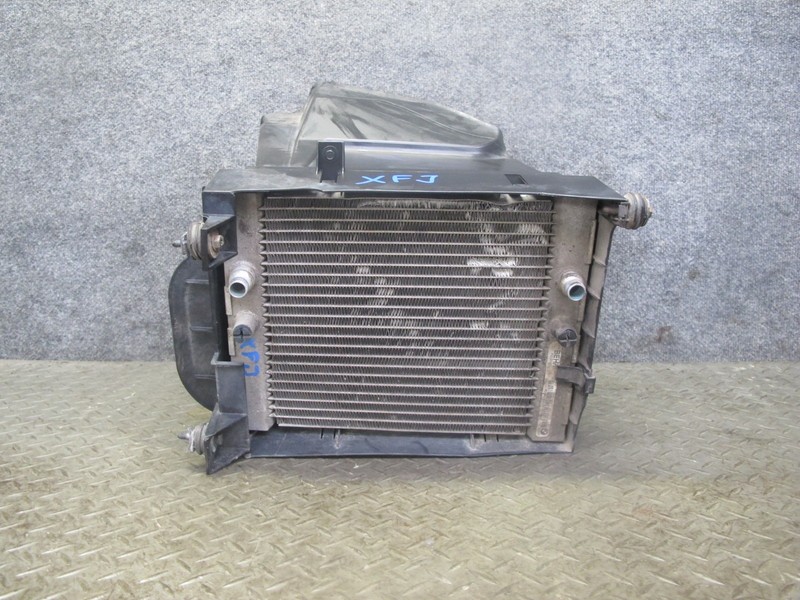 2010-2013 BMW E70 E71 X5M X6M S63 ENGINE FRONT RIGHT OIL COOLER W SHROUD