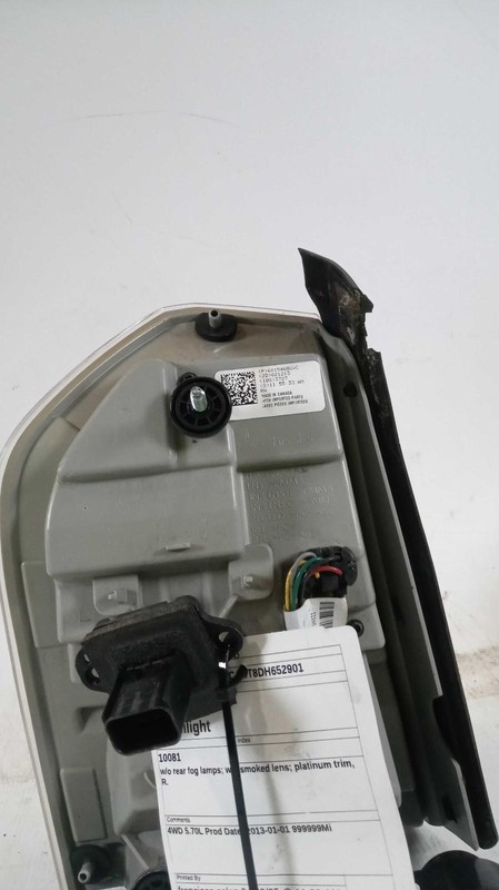 2013-2014 Chrysler 300 Right Tail Light Assembly Black OEM Used 631035