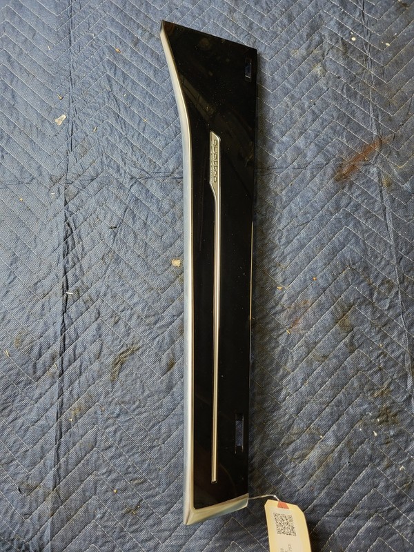 Used Oem Audi Right Passenger Dash Trim Panel Molding for 2020-2025 SQ8