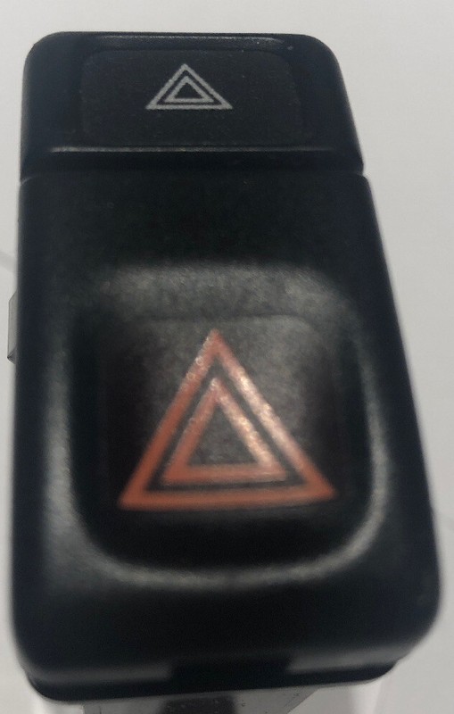 VOLVO 960 95-97 VOLVO S90 V90 97-98 850 94-97HAZARD SWITCH OE # 91 25 204