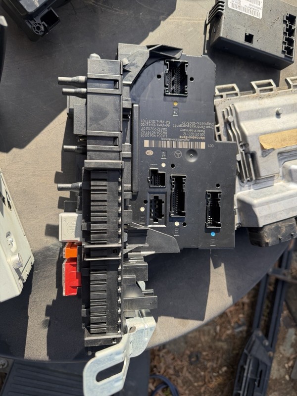 2012 2013 2014 Mercedes W204 C250 C300 C350 Rear SAM Relay Fuse Box Assembly OEM
