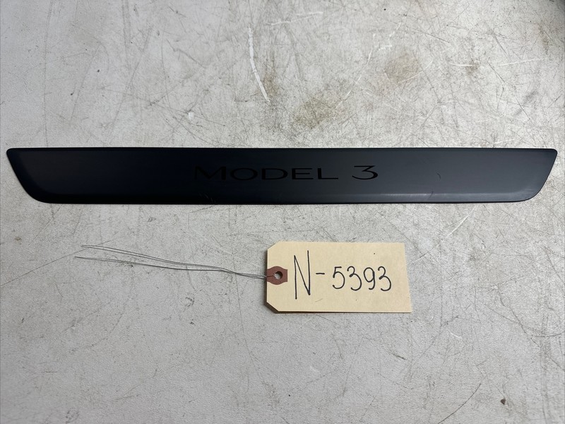 17-23 TESLA MODEL Y FRONT RIGHT SIDE DOOR SILL SCUFF PLATE COVER TRIM N-5393 B44