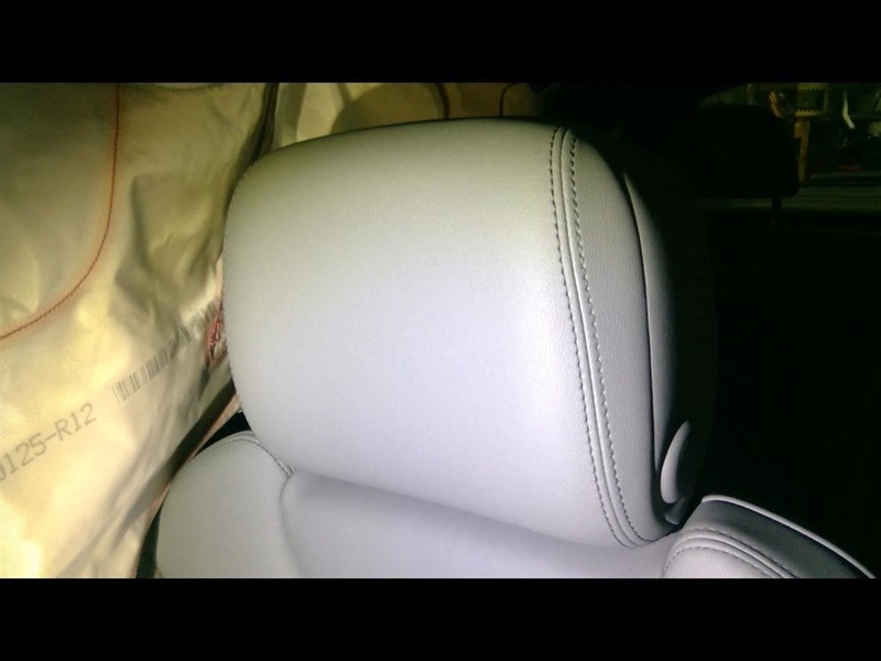 2019-2023 Q3 Passenger Right Front Headrest 1579303