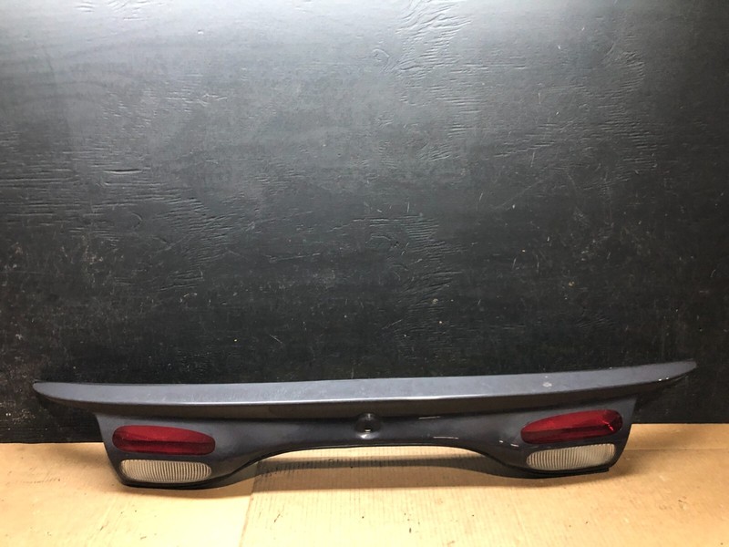 2000 to 2002 Ford Taurus Sedan Trunk Rear Center Lid Tail Light Panel G5779 DG1