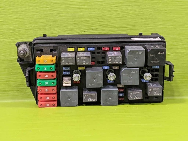 04 05 VUE 2.2L ENGINE FUSE RELAY JUNCTION BOX OEM 3792-10