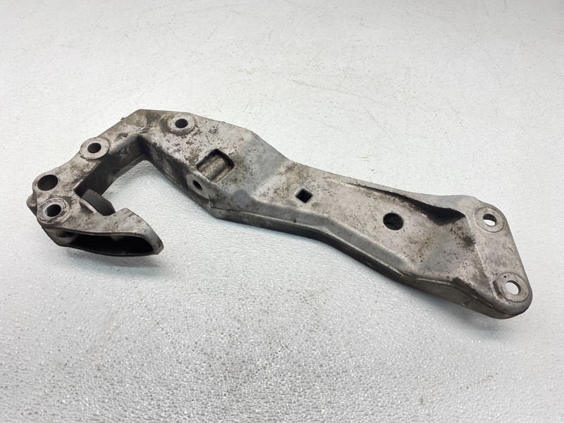 11-18 BMW F10 F13 535 650 750 Transmission Crossmember Mount Support Bracket OEM