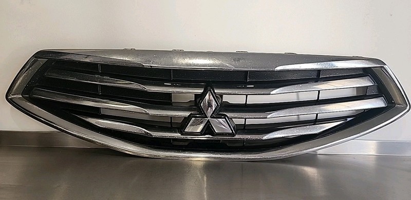 OEM 17 18 19 Mitsubishi Mirage Front Upper Grille Panel Chrome 6402A301