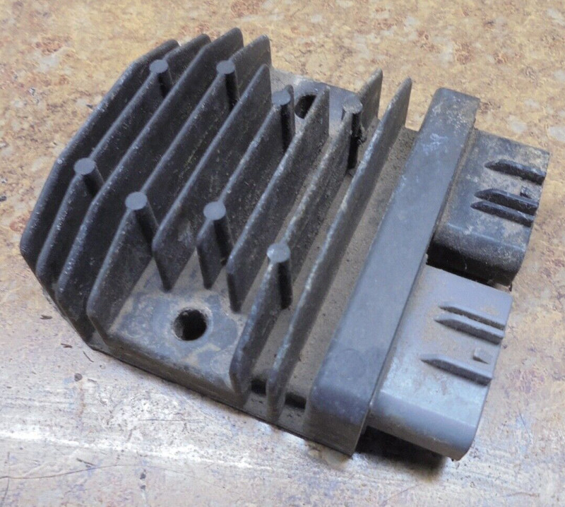 2016 Yamaha XSR900 XSR 900 Voltage Regulator Rectifier Electrical 16