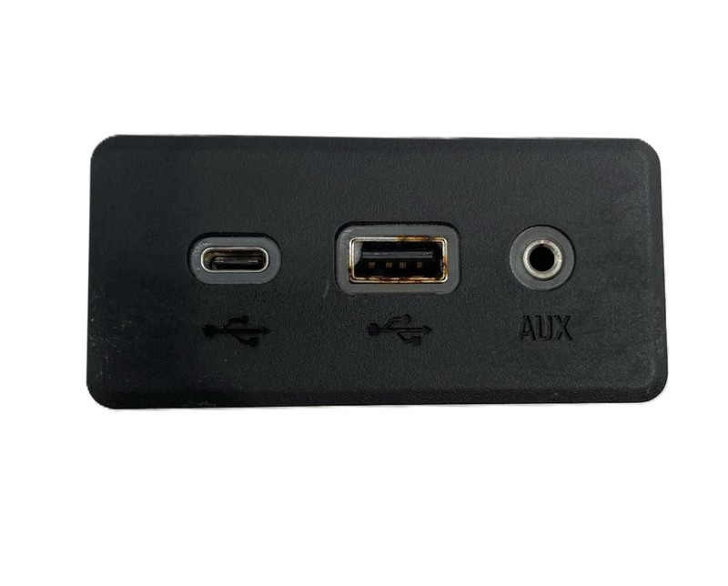 2020 GMC Terrain SLE 3 Port Usb and USB-C Receptacle Black 84698811 OEM