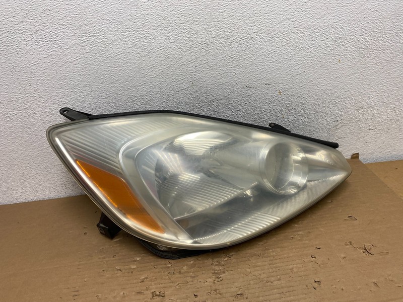 2004-2005 Toyota Sienna Right Passenger Halogen Headlight OEM AD4295 DW