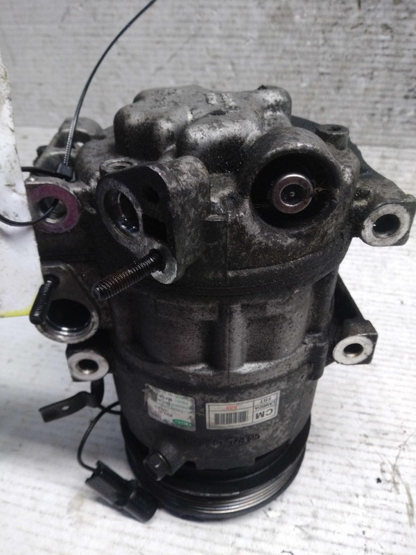 2010 Hyundai Santa Fe A/C Compressor 3.5L OEM 977011U200 360k Miles Silver
