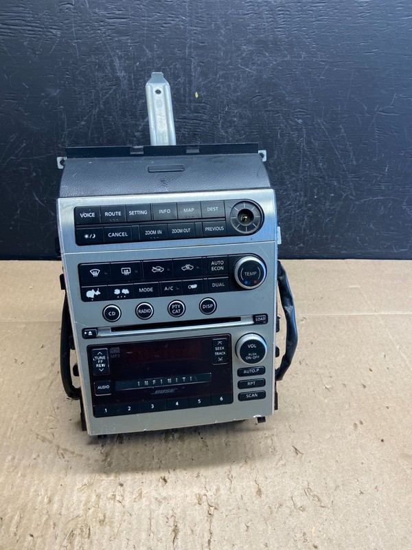 2005 to 2006 Infiniti G35 Radio Player Climate Control Panel Bezel AC9231 DG