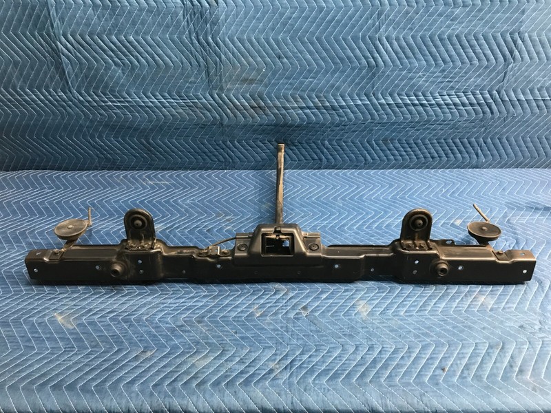 07-08 Hyundai Entourage Upper Radiator Support Tie Bar OEM