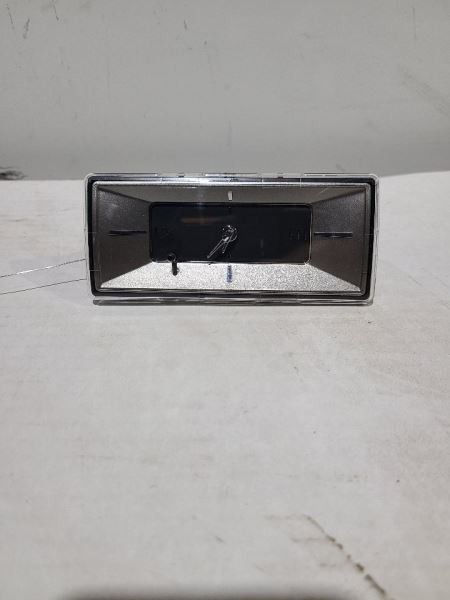 ESCALADE2013 Clock 568760