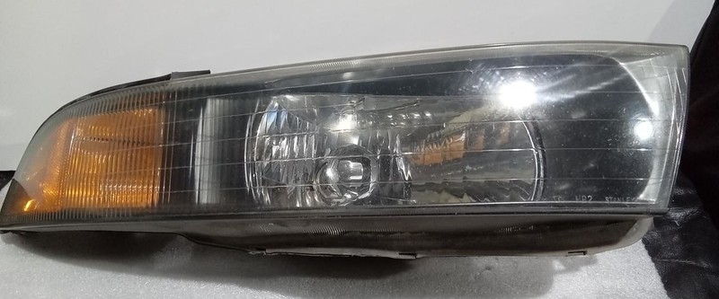 2002-2003 Mitsubishi Galant ES 58887 OEM Headlight Assembly RH MR972844