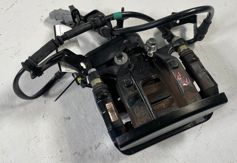 2022 - 2025 GENESIS GV70 REAR RIGHT SIDE BRAKE CALIPIER W/ ABS SENSOR #107575