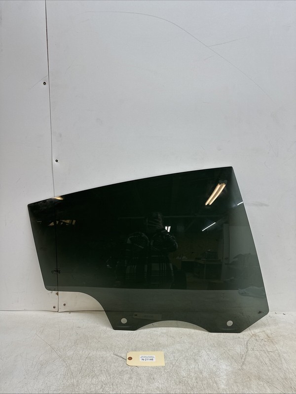 20-24 Tesla Model Y Rear RH Passenger Door Window Glass RB 43R-015026 21146 S1