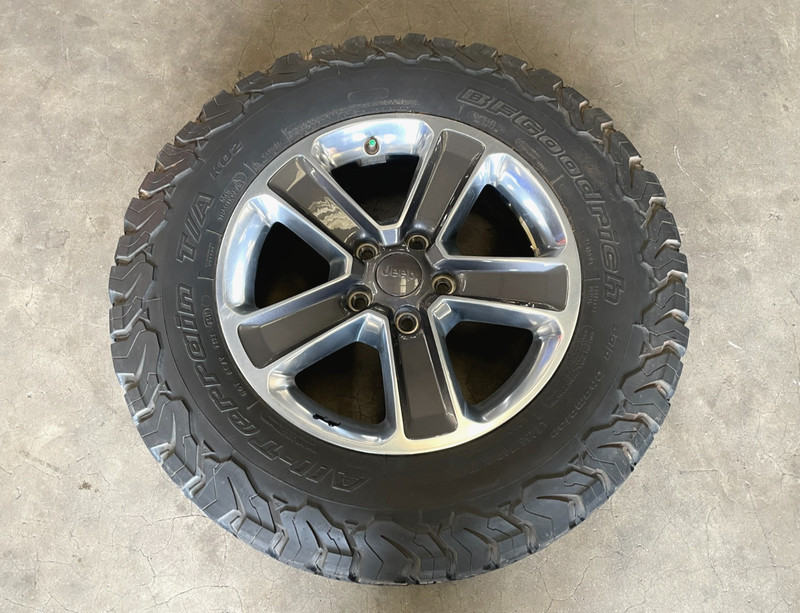 2018-2021 Jeep Wrangler 18x7.5 Inch Wheel Rim & Tire 5 Spoke 1623 OEM #2