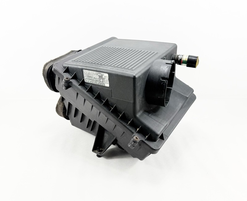 2000-2006 Silverado Sierra Tahoe Yukon 5.3L Engine Air Cleaner Filter Box OEM