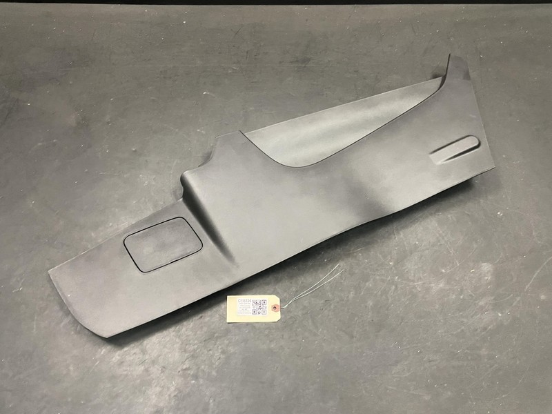 Center Console Left Side Trim Panel 2021 Cadillac XT4 84587895 2019 2020 - 2023