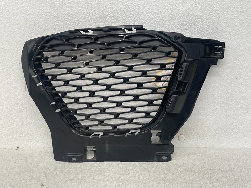 ⭐2015-2019 LAND ROVER DISCOVERY SPORT FRONT CENTER BUMPER GRILLE OEM LOT2605
