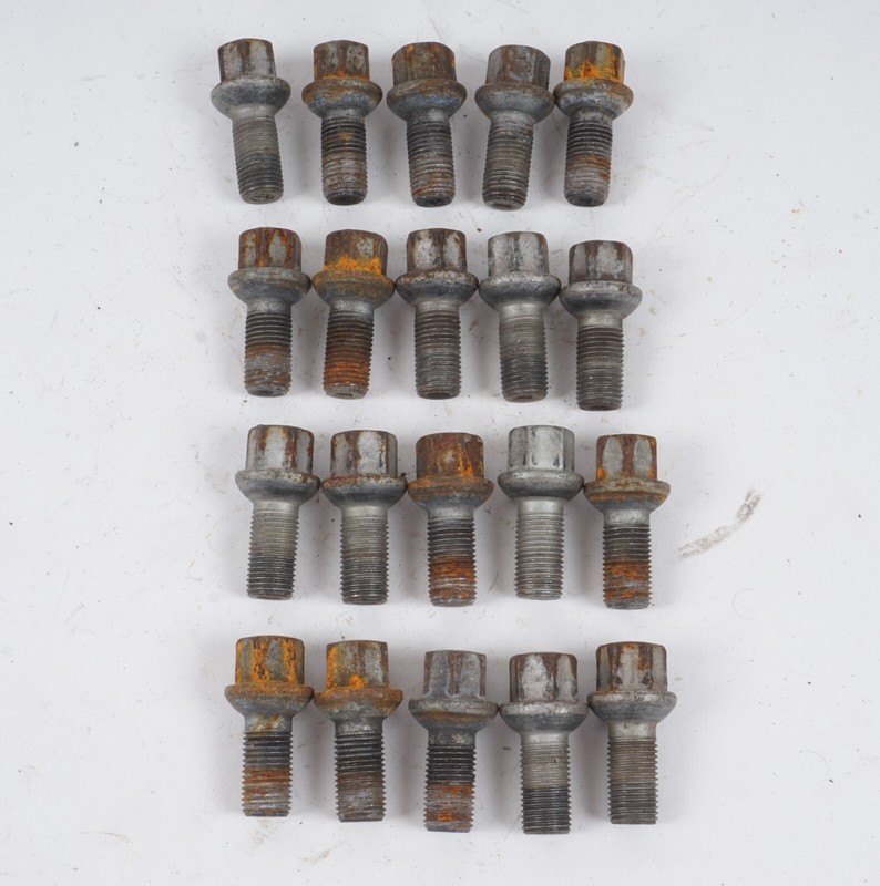 08-14 Mercedes W204 C300 C250 C350 WHEEL LUG NUT BOLTS SET OF 20 OEM