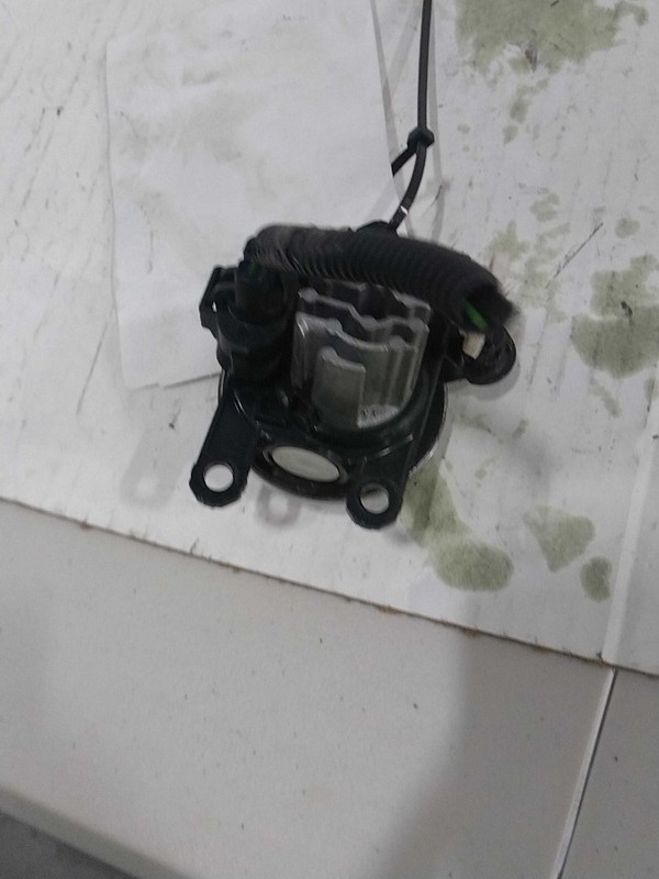 2022 VOLVO XC40 Left Fog Light Assembly White OEM 674692 37K Miles