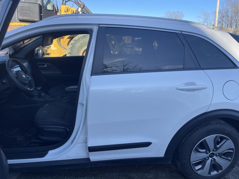 2017-2022 KIA NIRO LEFT ROCKER W/POST WHITE PC:SWP 1.6L AT FWD 90K -LX- 64796