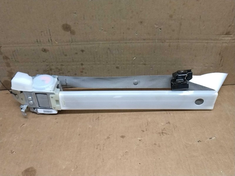 Used Front Left Seat Belt Front fits: 2008 Chevrolet Trailblazer driver retracto