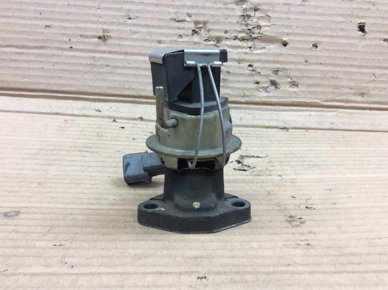 94 95 96 97 Accord DX, LX 4 Cyl. EGR Valve Used OEM