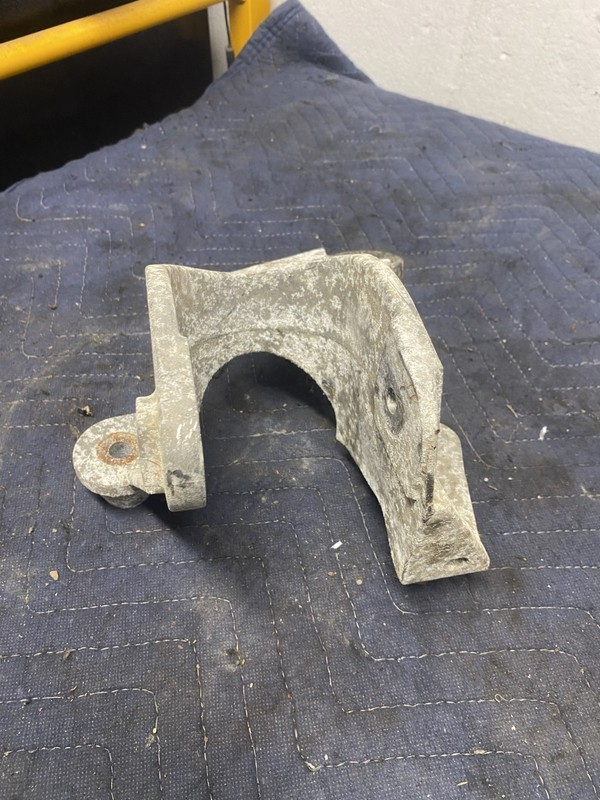 2012 Chrysler Town And Country Right Rear Engine Mount Bracket OEM