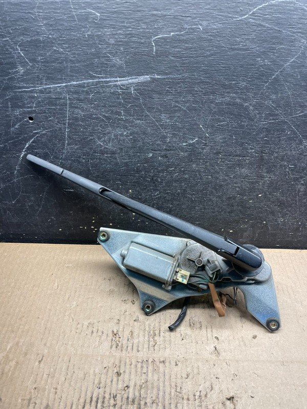 2003 to 2011 Honda Element Rear Windshield Washer Wiper Motor U9111 DG
