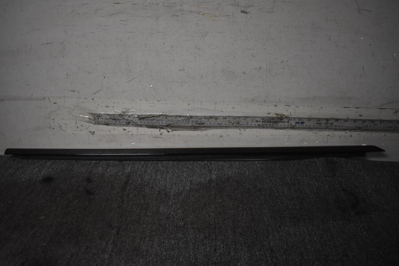 2018-2022 PORSCHE PANAMERA 4 FRONT RIGHT BELT MOLDING FACTORY OEM
