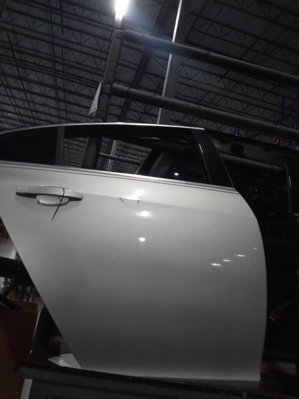 2011 Buick Regal Left Front Door Silver 407033 Used 89K Miles OEM Quality