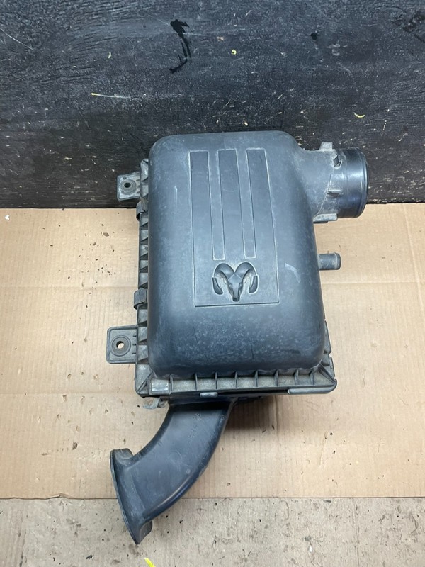 2002-2008 Dodge Ram 1500 5.7L Air Cleaner Filter Box Y1739 DG
