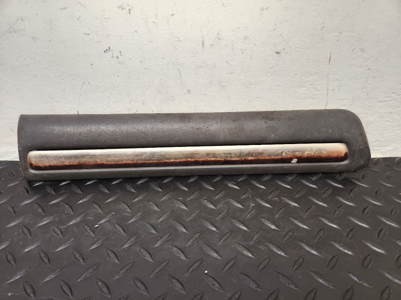 98-03 Chevrolet S10 Pickup Right Pick Up Bed Front Molding OEM 15712064