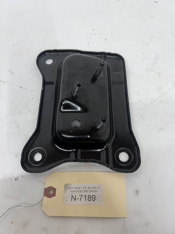 20-23 TESLA MODEL Y REAR BUMPER REINFORCEMENT RIGHT SIDE BRACKET 7189 B24
