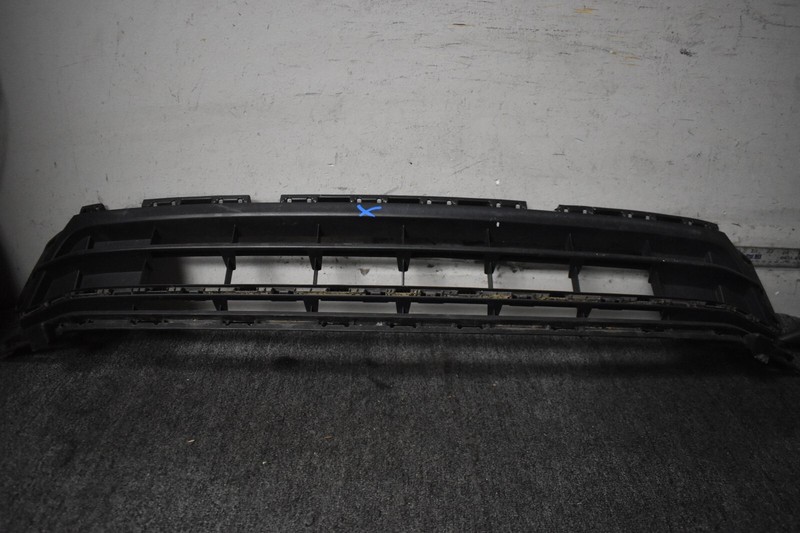 2015-2018 VOLKSWAGEN JETTA S LOWER GRILLE FACTORY OEM